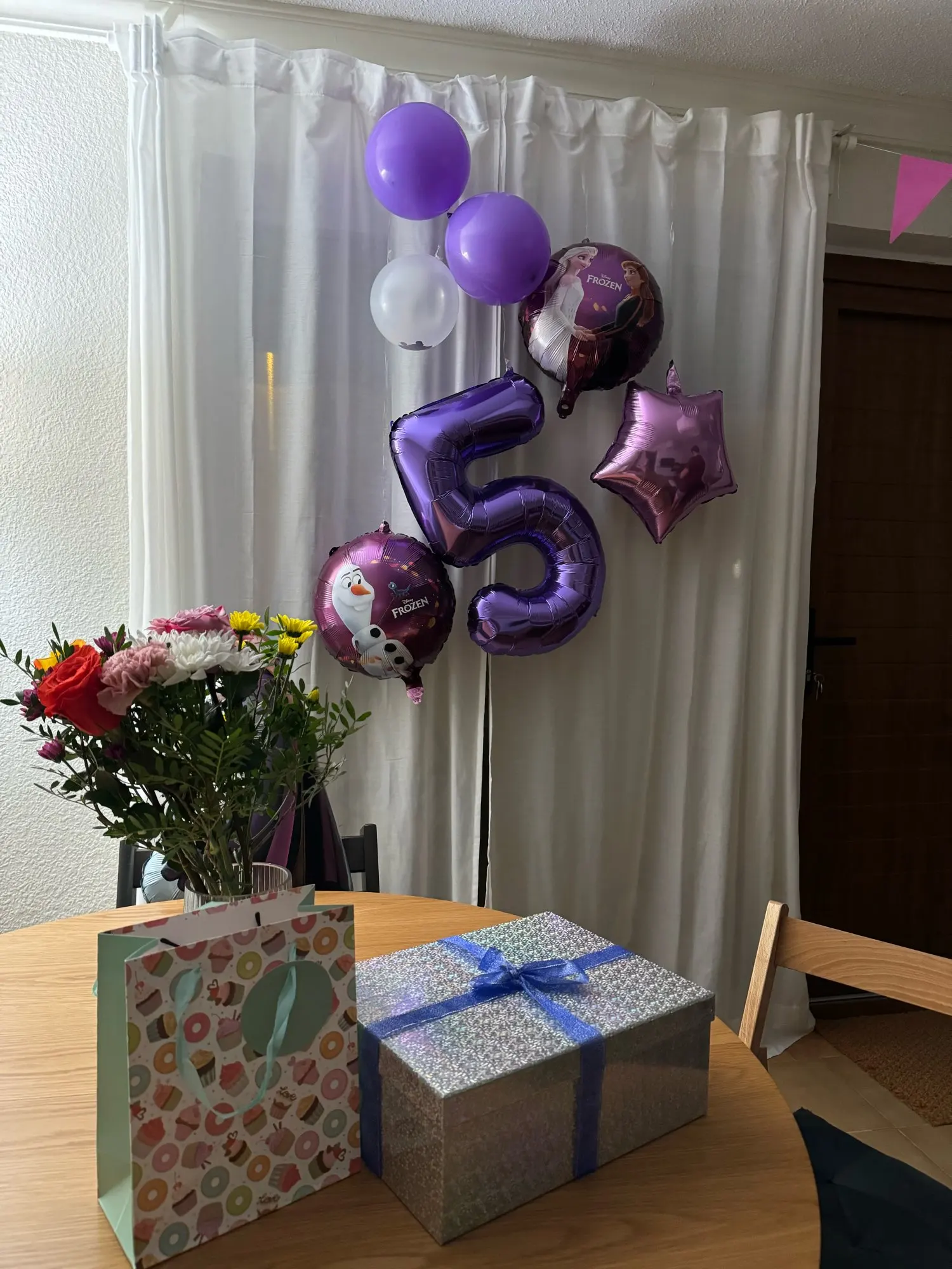 Disney Frozen Balloons - Elsa & Anna Birthday Party Decoration photo review