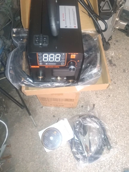 HZXVOGEN 3 in1 MIG/TIG/MMA Semi-Automatic Welding Machine HVM200 Inverter Welder Synergy Tool Non Gas For Gasless Iron Soldering photo review