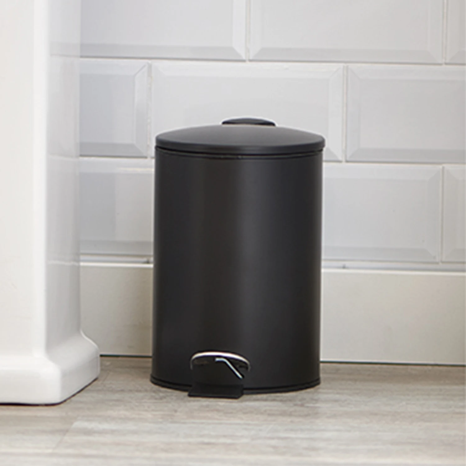 Papelera De Acero Inoxidable Con Pedal — Capacidad 3 Litros, Base Antideslizante | Para Cocina, Baño, Oficina | Diseño Moderno Y Fácil Limpieza