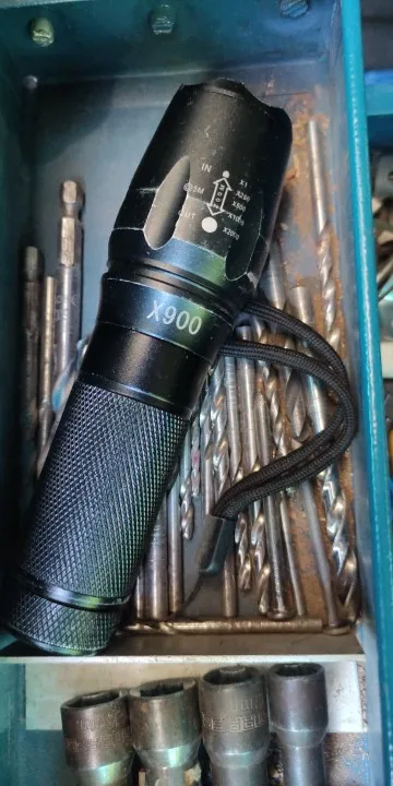 Lanterna Tática Militar X900 Profissional com Zoom Sinalizador Recarregável Luz Camping photo review