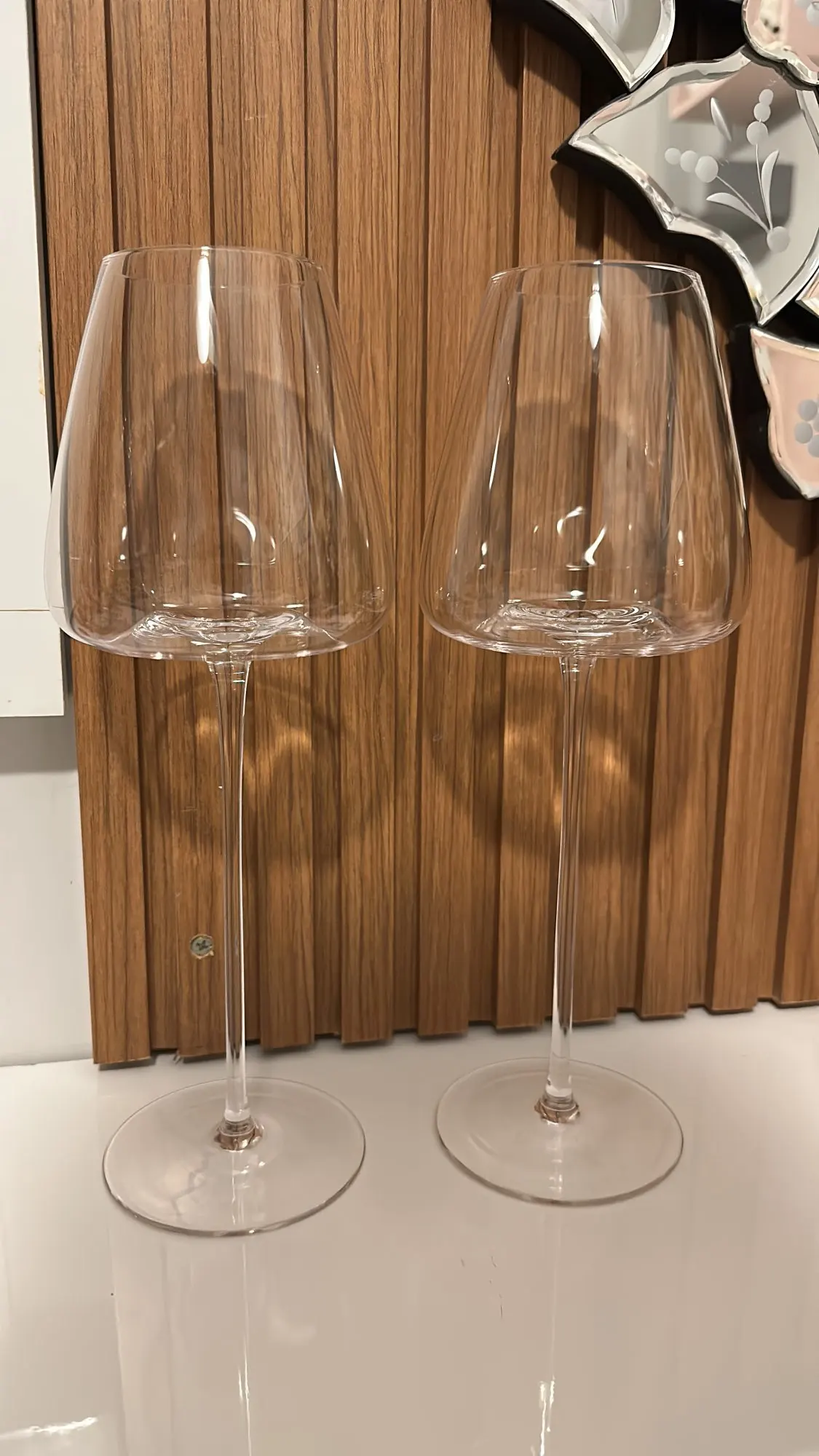 Flat Bottom Wine Glasses - An Ergonomic Swirl Design