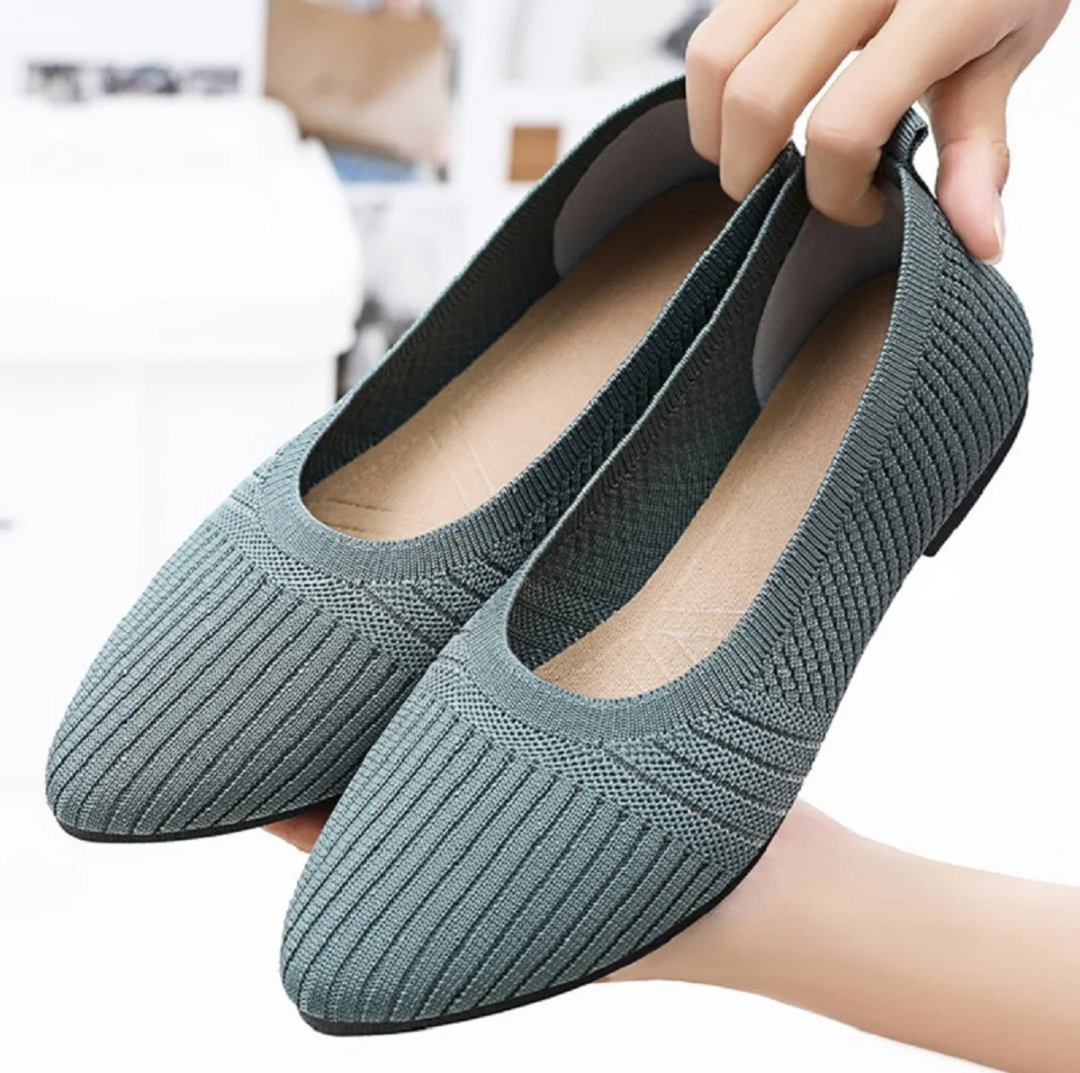 Slip-On Women Shoes Breathable Ladies Anti-Slip Flat Shoes Hollow Casual Soft Sole Knitted Shoes Pointed Toe Loafers Size 36-40