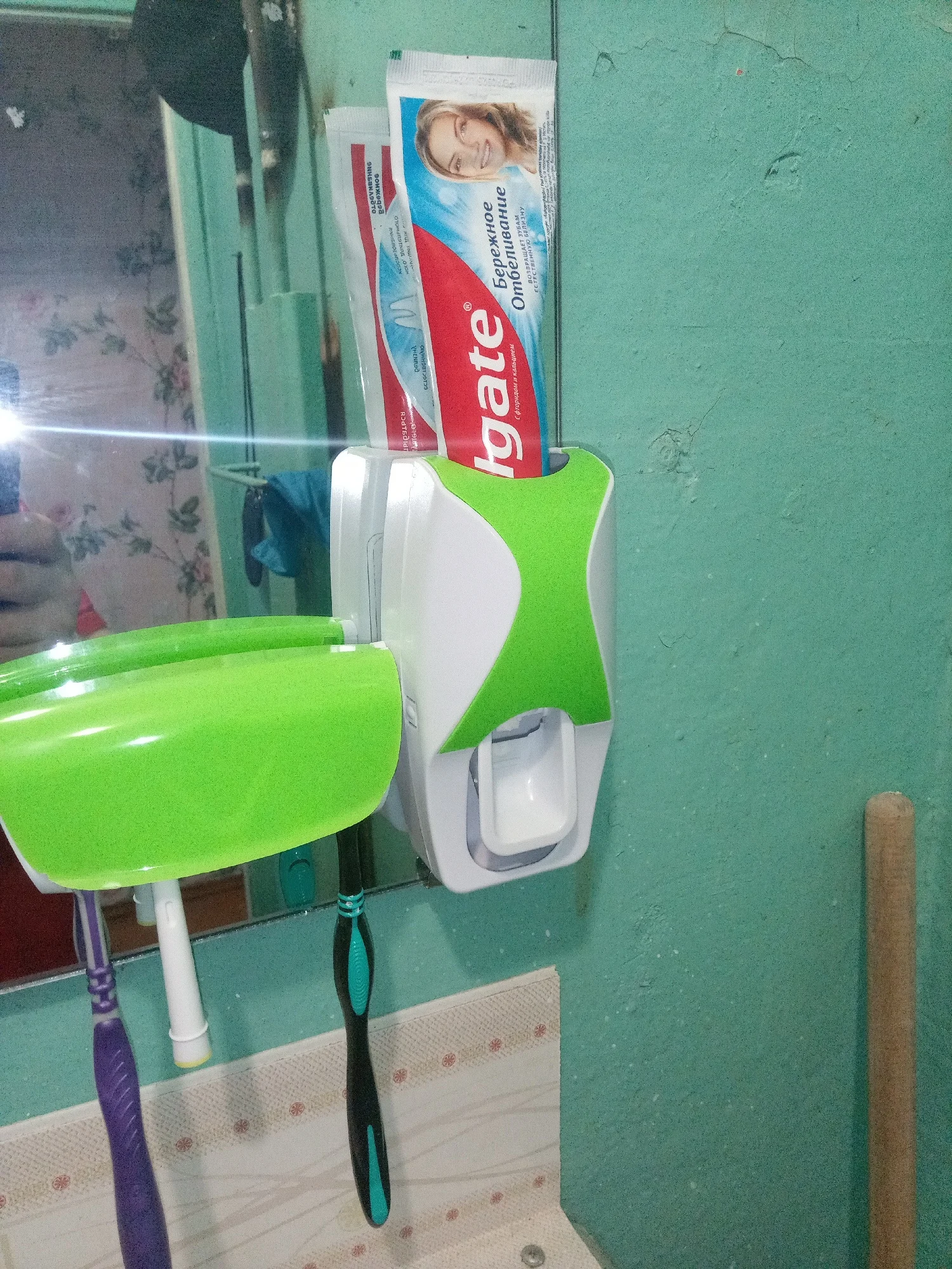 Toothpaste Squeezer Dispenser Automatic Holder photo review