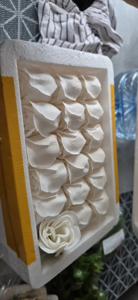 81pcs Three-Layer No Flower Base Rose Flowers Heads Decor gift Box Essential Wedding Bouquet Valentine'S Day Artificial Flower photo review