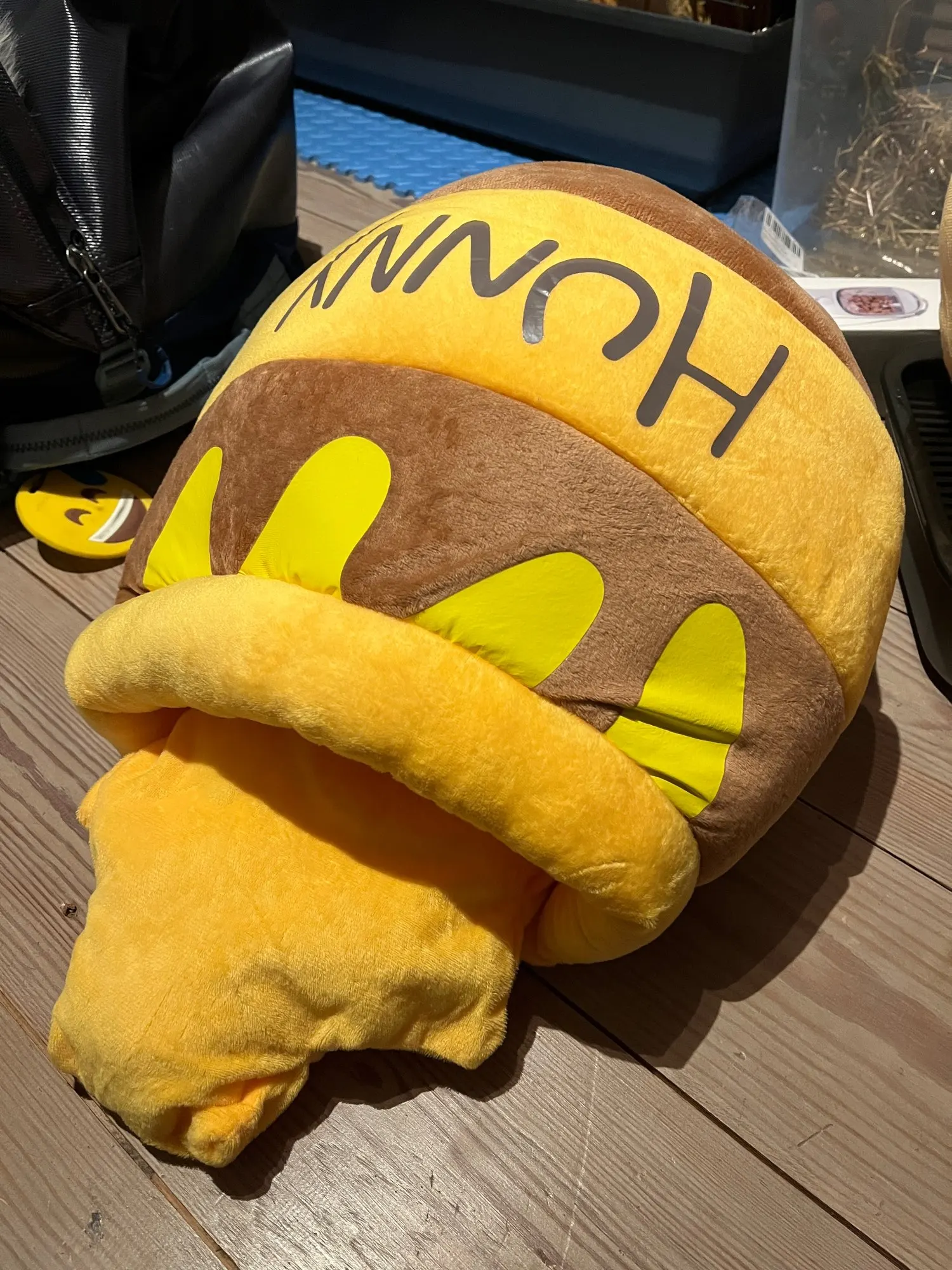 Honey Haven: Cat Bed House with Removable Plush Mat in Honey Jar Shape photo review