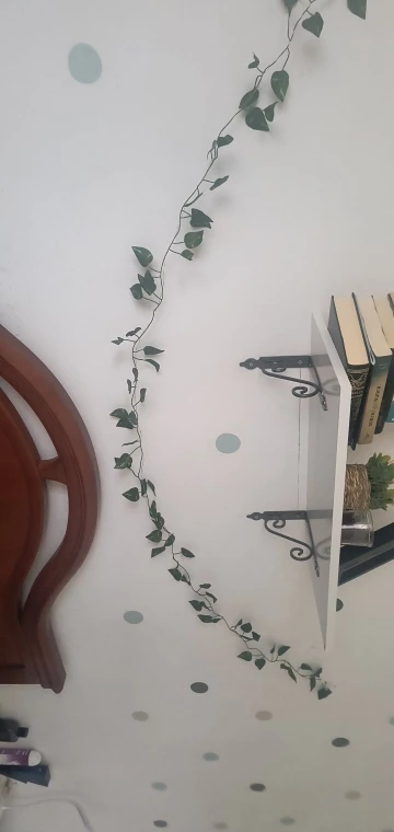 Guirnalda de luces para decoración del hogar, guirnalda de luces con batería para árbol de Navidad, vid Artificial, hojas verdes y flores photo review