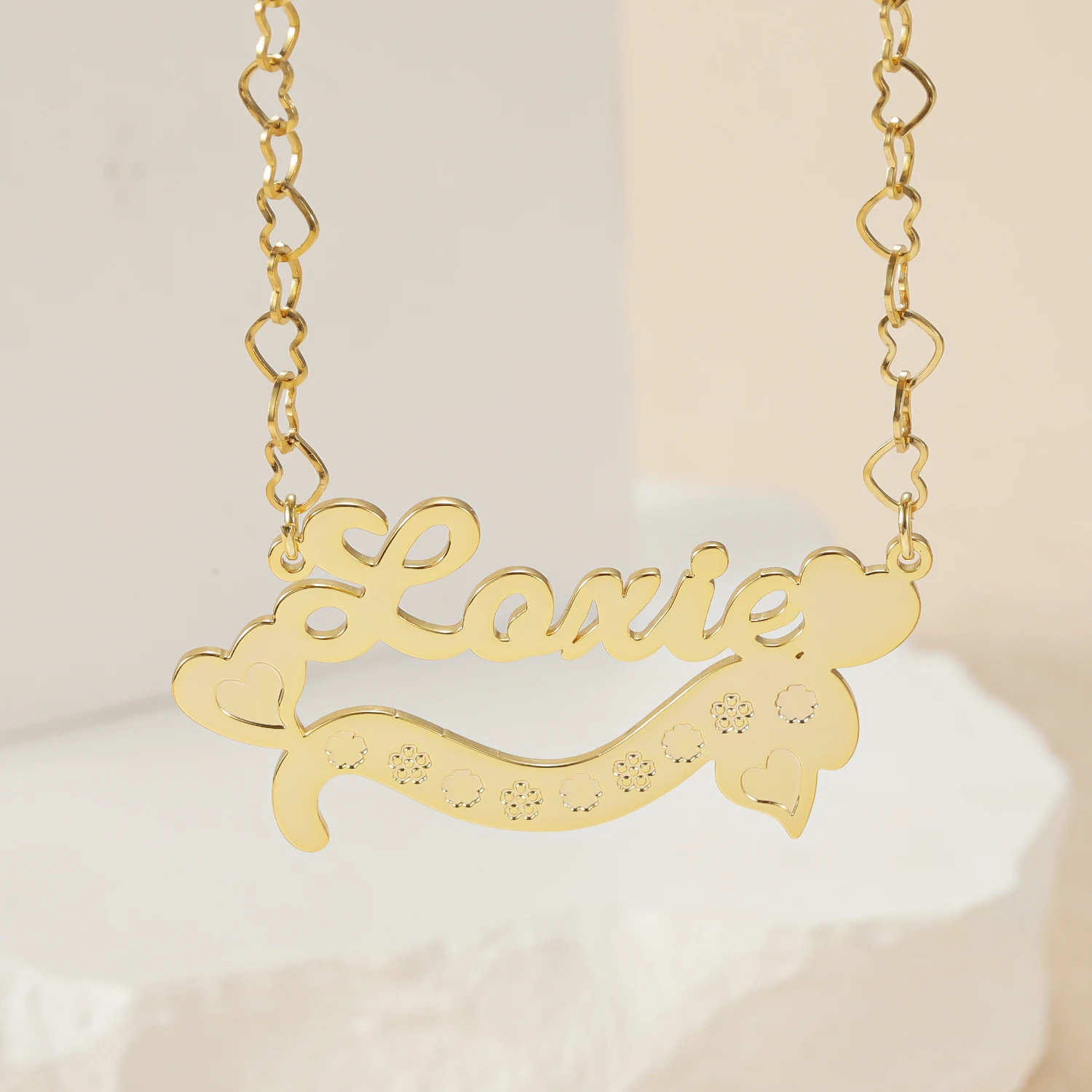 

Personalized Heart Name Necklace 18K Gold-plated Jewelry Necklaces for Girlfriend Deep Engraved Flower Four-leaf Clover for Her