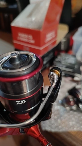海外モデル 2025 DAIWA FUEGO CS LT 4000-CXH 2025 Daiwa Fuego Fishing Spinning Reel FUEGO CS LT Original 6+1BB