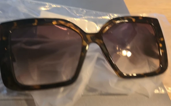Oversized Square Gradient Sunglasses - Tortoiseshell Fashion Eyewear photo review