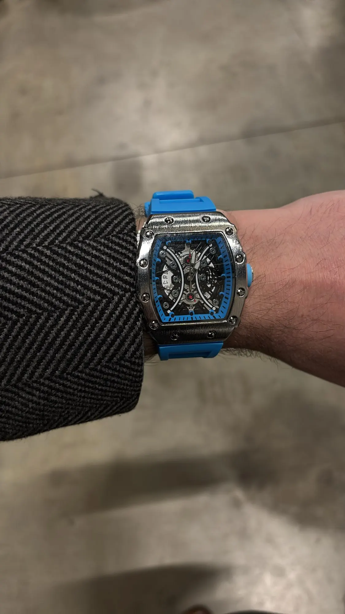 Relógio masculino luz marca de luxo barril vinho dial moda noite brilho relógio esportivo calendário reloj l146 photo review