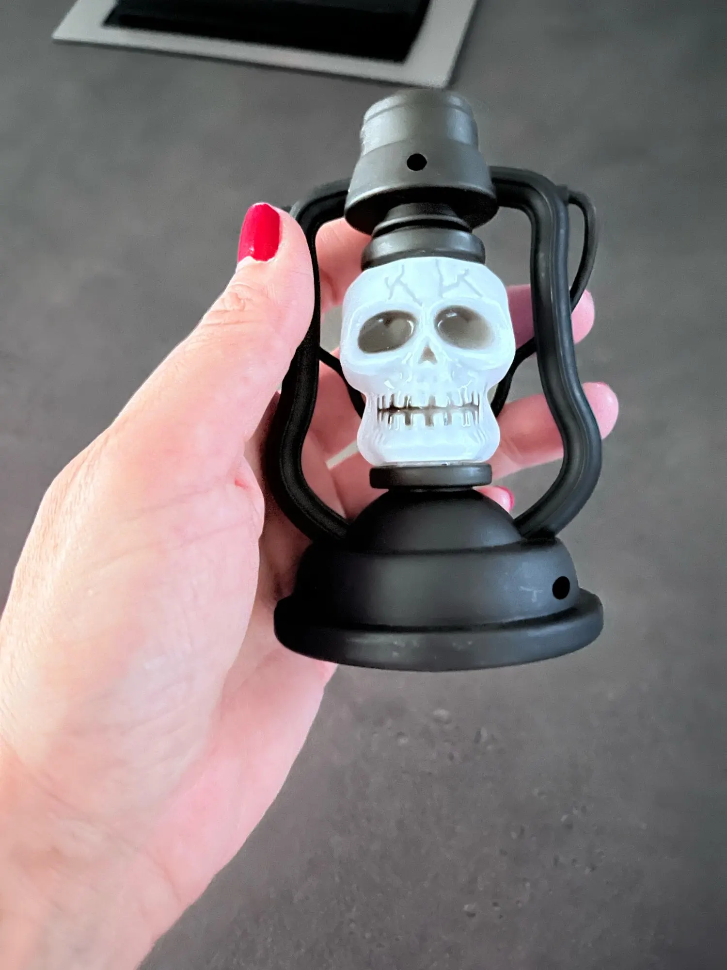Horror Halloween Lichter Scary Kürbis Skeleton Bunte Tragbare Kerosin Lampe für Halloween Karneval Party Dekorationen Requisiten photo review