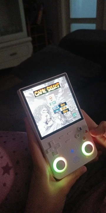 Nueva consola de juegos portátil ultra retro R36, sistema Linux de código abierto de 4,0 pulgadas, reproductor de vídeo portátil de 128GB, consola de juegos portátil photo review