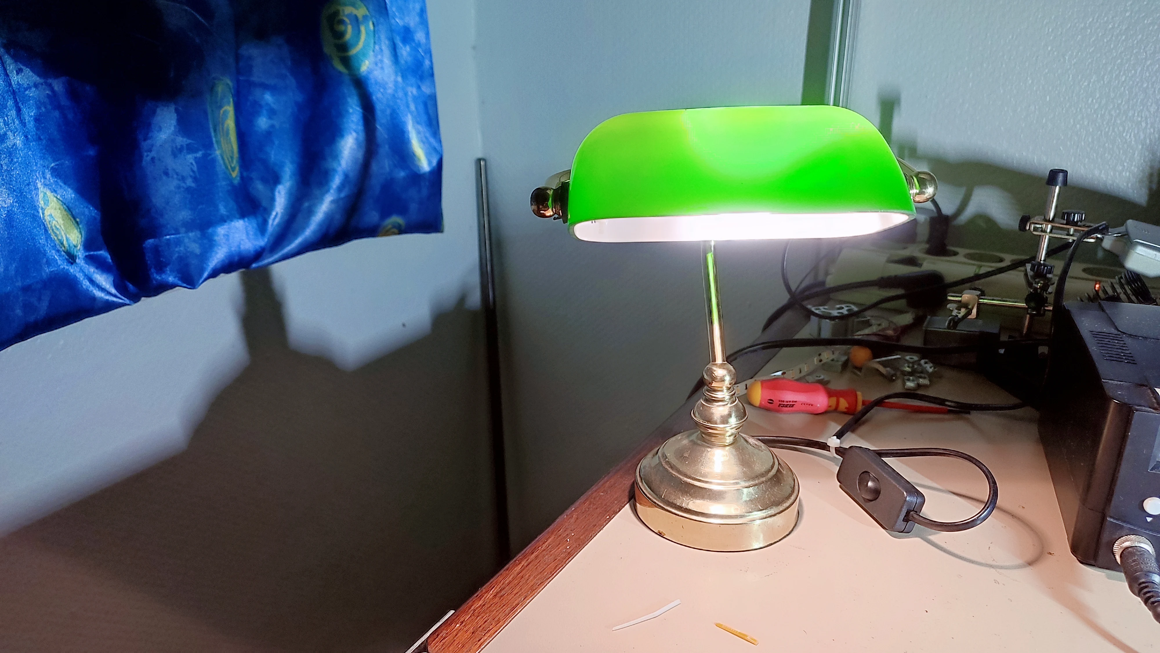 Timeless Elegance Green/White Glass Bankers Lampshade (L15cm x W9.5cm) photo review