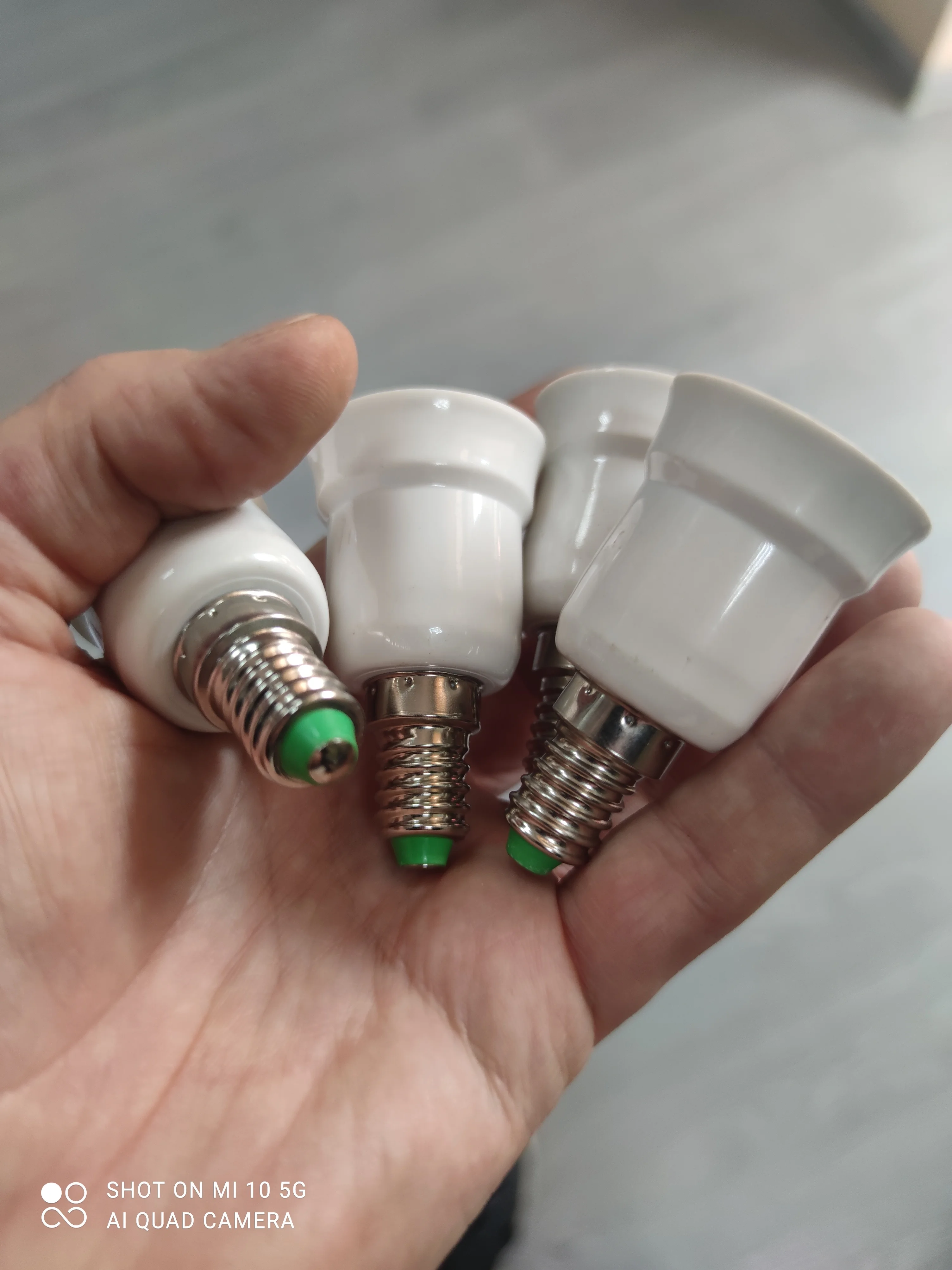 Почему искрит лампочка в люстре - 93 фото