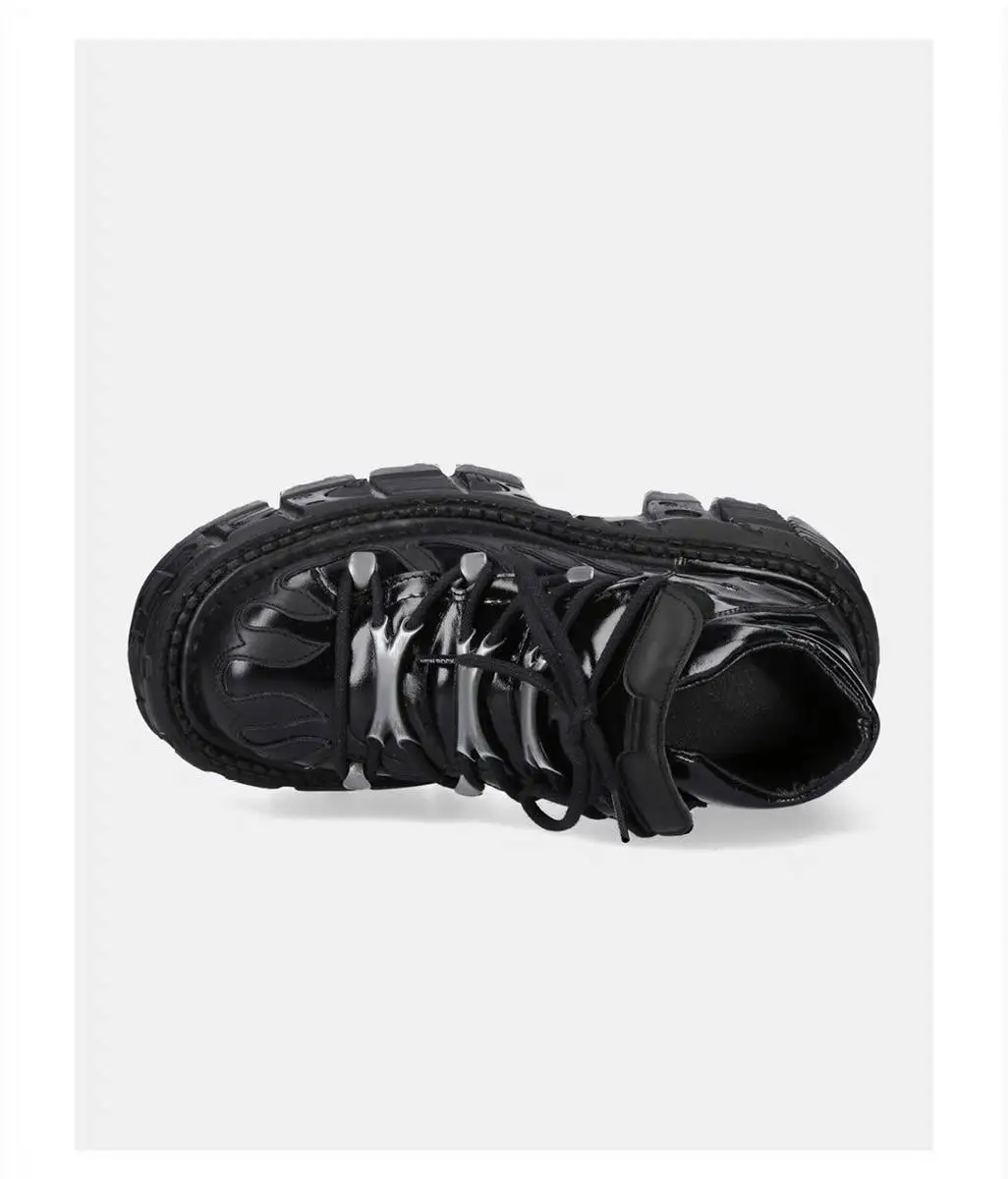 Рисунок 6 - Кроссовки в стиле New Rock Fir