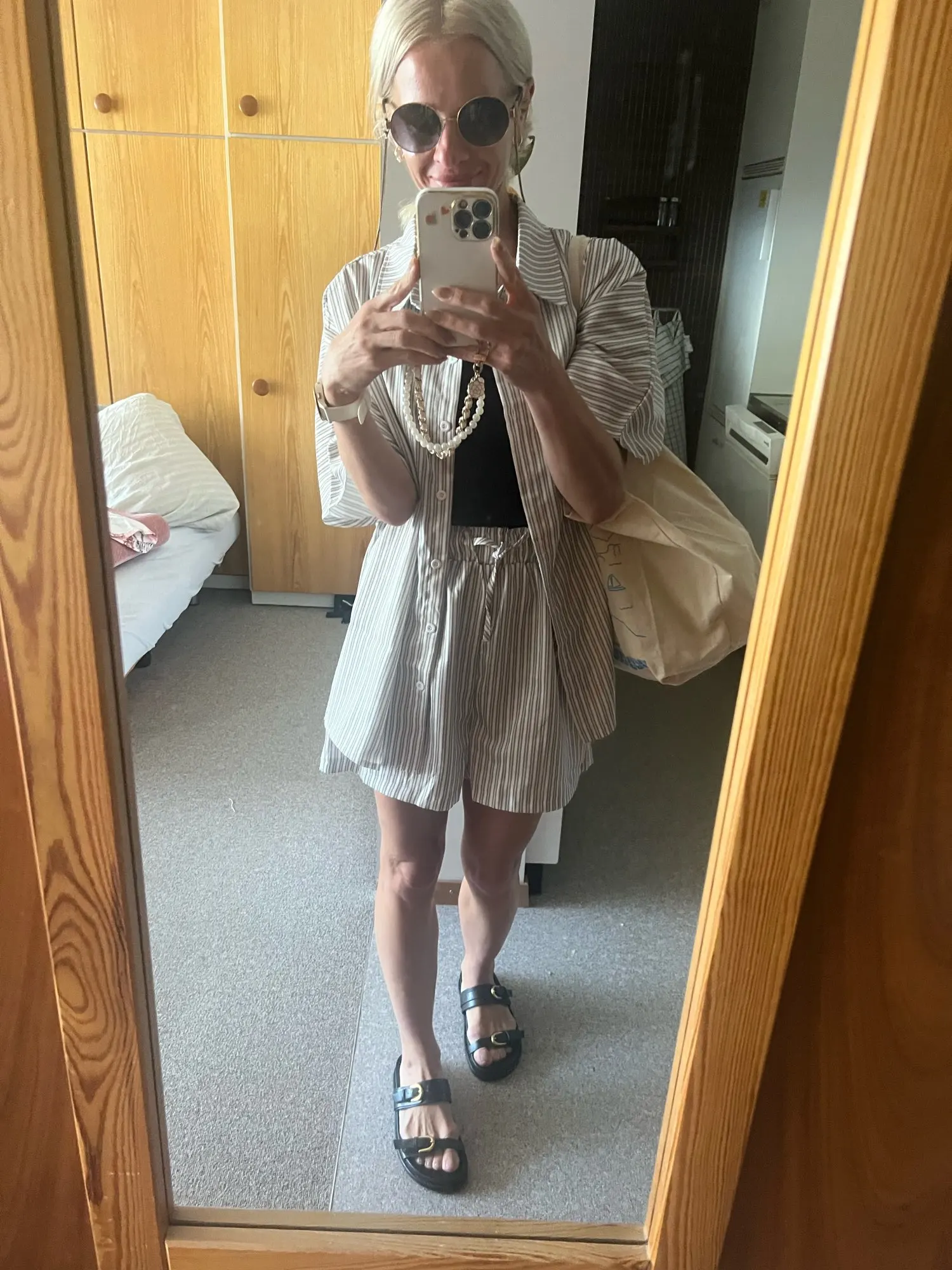 Chic Striped Women's Two-Piece Shorts Set for Effortless Style photo review