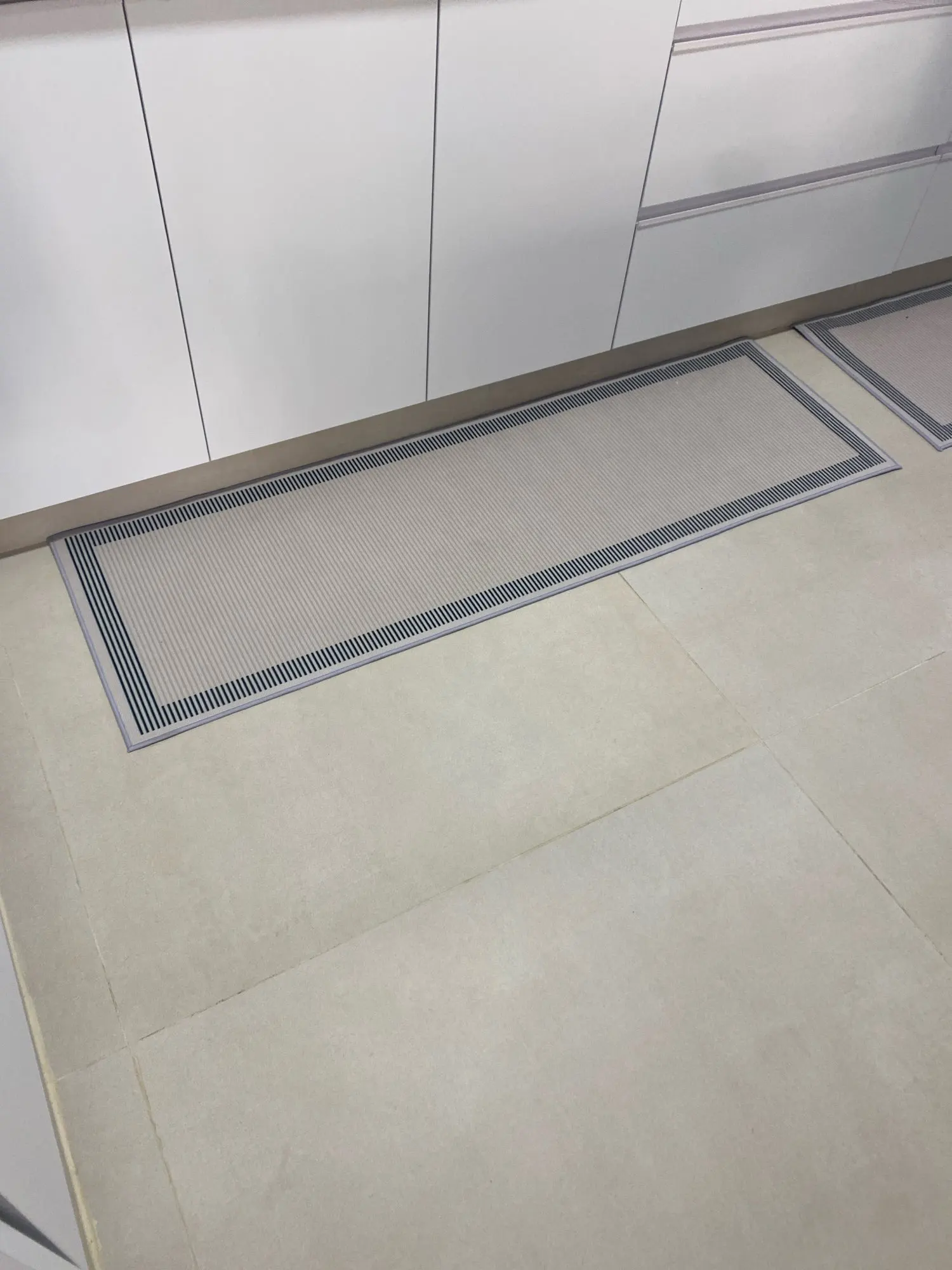 Ultra-Absorbent Anti-Slip Bathroom Mat for Home and Outdoor photo review