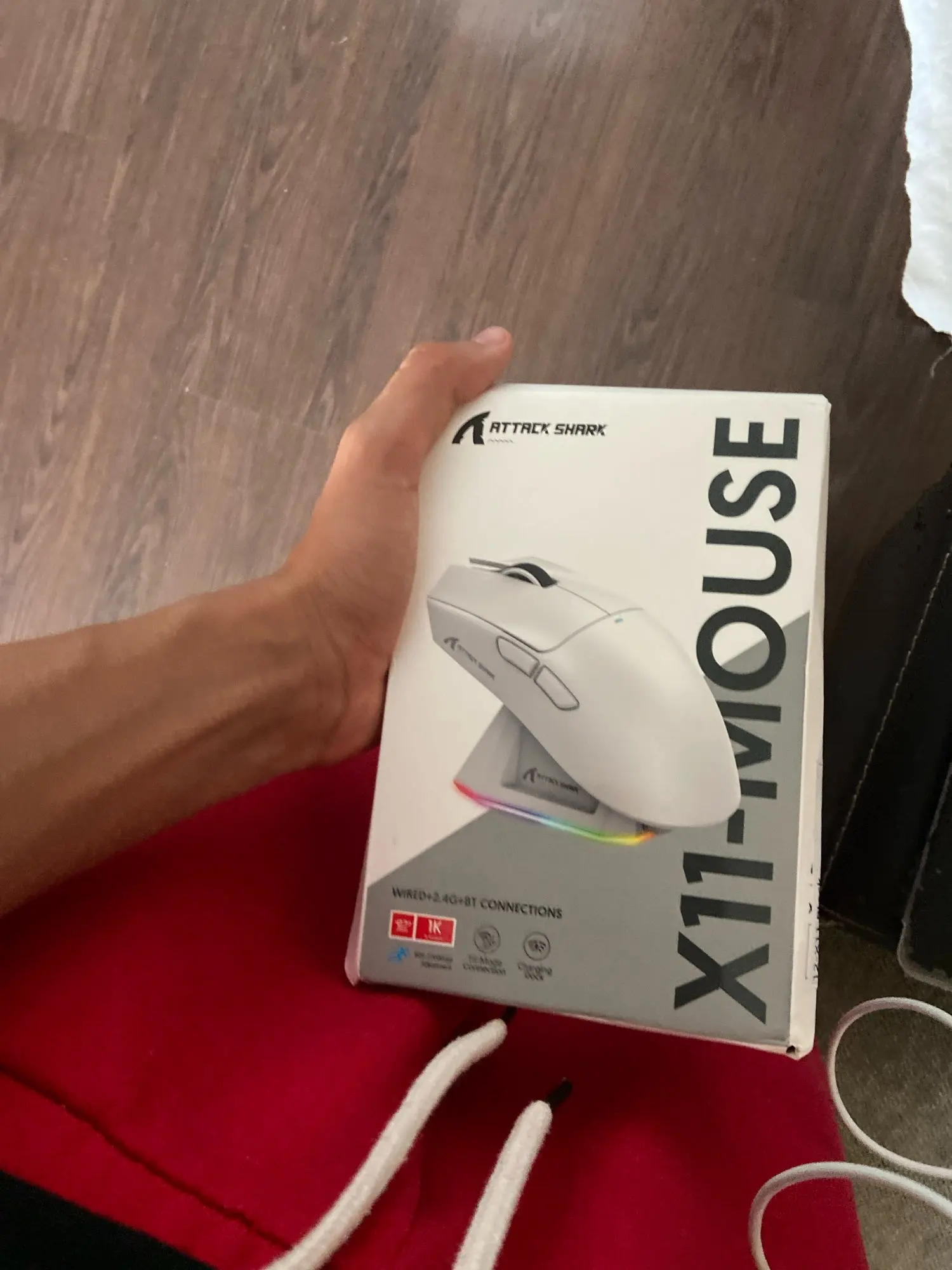Ratón Bluetooth Attack Shark X6 PAW3395, conexión triple 2,4, base de carga magnética táctil RGB, ratón Macro para juegos photo review
