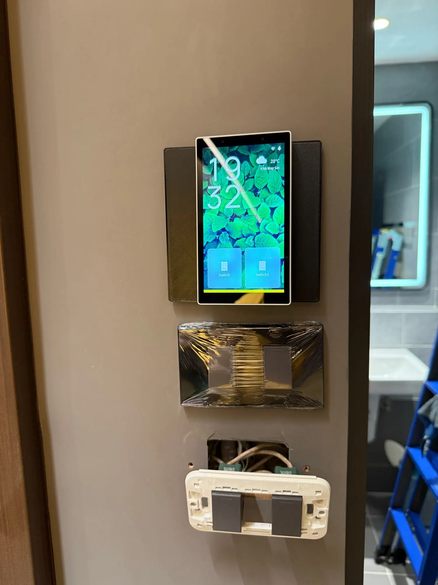 MOES Tuya Wifi Smart 5-inch Touch Screen US Center Control Panel Voice Control Alexa And ZigBee Gateway Built-in Scene Control photo review