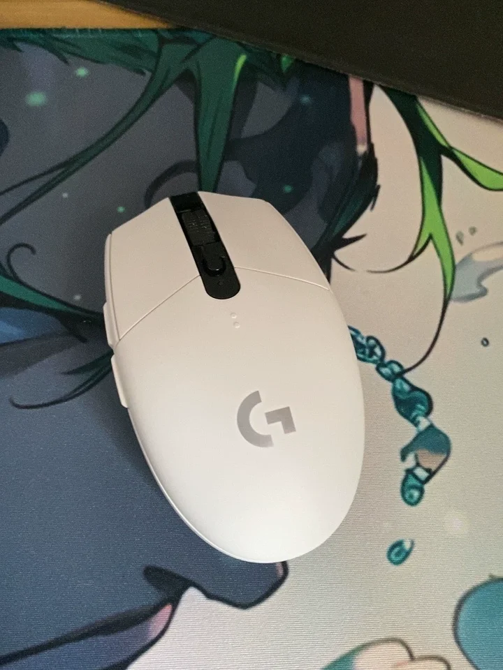 Logitech G304 Lightspeed Wireless Mouse 12K DPI 6 Buttons photo review