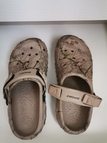 Sandales d'été pour hommes, nouvelles chaussures de jardin pour la maison, pantoufles confortables et légères pour hommes, tongs à fond souple antidérapantes, 2024 photo review