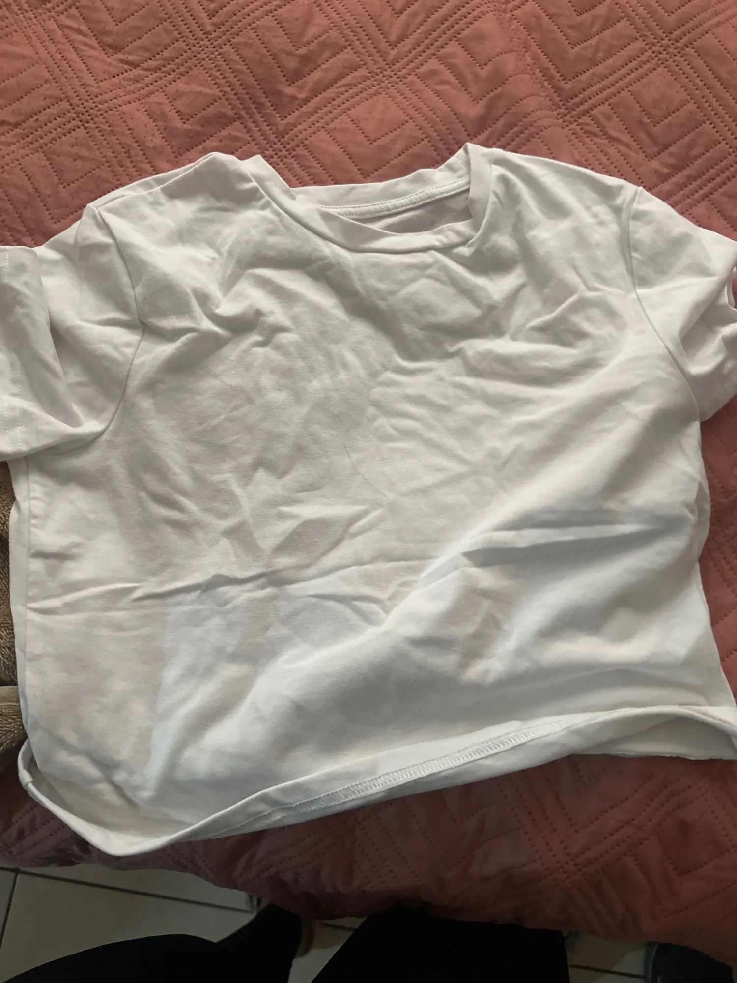 Premium White Cotton Crop Top - Breathable Summer Streetwear photo review