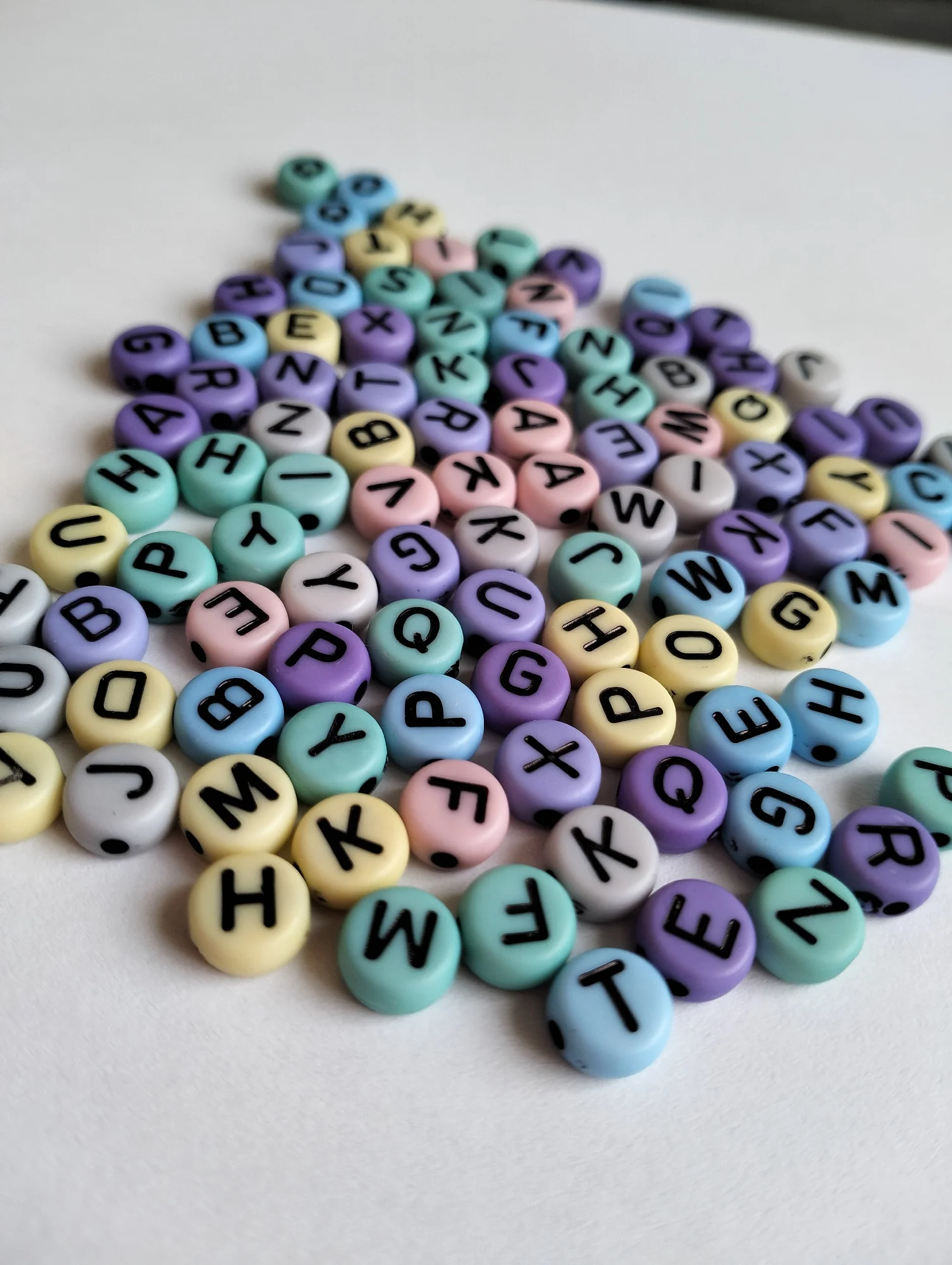 100pcs/Lot Mixed Round Flat Acrylic Letter Beads Alphabet Digital Cube Loose Spacer Beads For Jewelry Making Diy Bracelet photo review