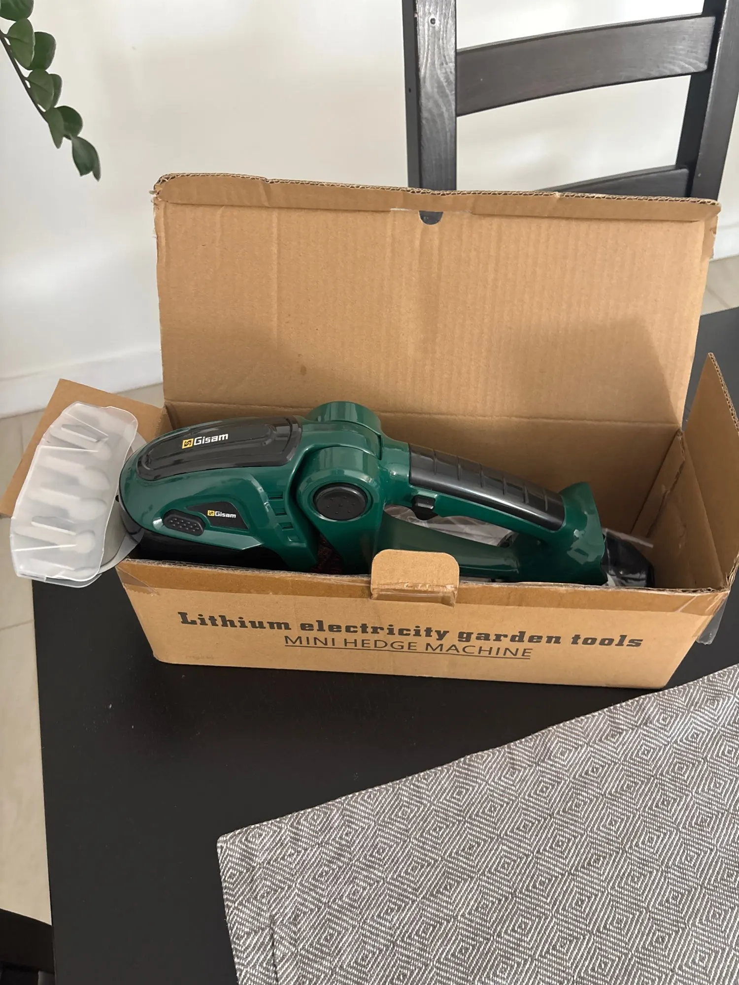 Gisam 2 in 1 Electric Hedge Trimmer 20000rpm Handheld Household Lawn Mower Garden Scissors Power Tool For Makita 18V Battery Pin photo review