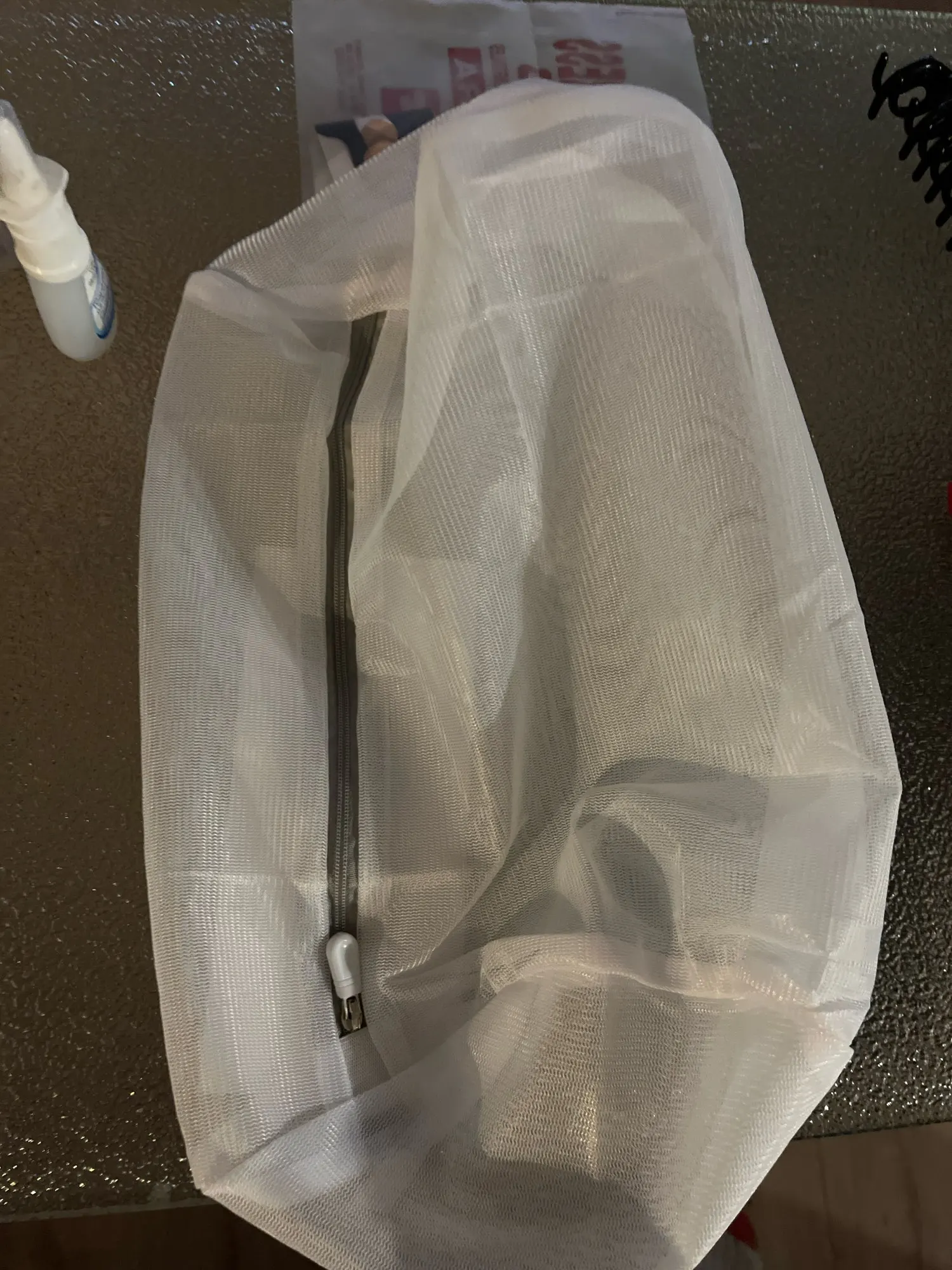 Bolsa versátil para lavar zapatos, bolsa de lavandería de malla duradera para zapatillas, zapatillas para correr, calcetines y sujetadores con cierre de cremallera, bolsa de lavandería photo review