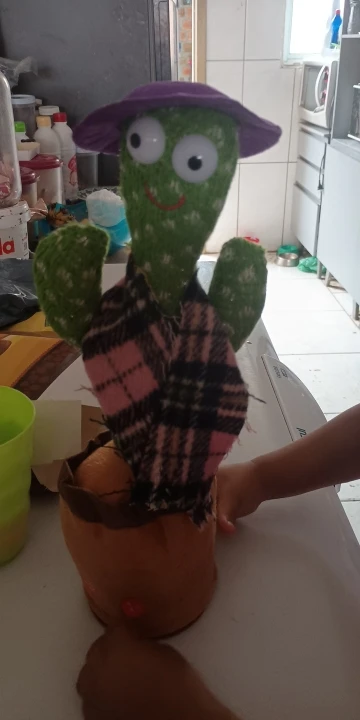 Kit 1/2 Cacto Dançante e Falante Interativo Recarregavel Reproduz Voz, Música, Dança, Luzes, Pelúcia Boneco Brinquedo+cabo photo review