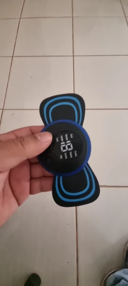 Tragbares EMS Nackenmassagegerät - Muskelstimulator für Nacken- und Rückenschmerzlinderung photo review