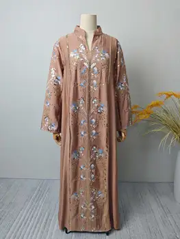 عباية بياقة قائمة بتطريز زهري أزرق وأبيض — صورة 6