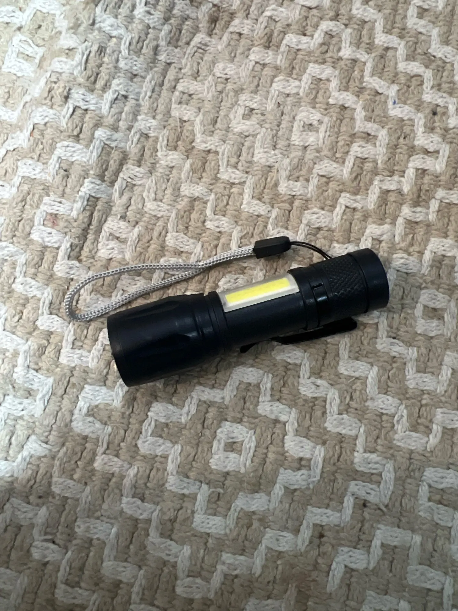 NEVERDIE-Mini Lanterna LED Recarregável, E Zoom P, Regular Alone, Via USB-Envio IMEDIATO PARA TODO BRASIL photo review