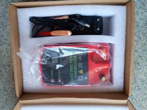 10km Farm Electric Poultry Equipments Portable Power Solar Panel Electric Fence Energizer Metal Garden Fence Fence Accessories photo review