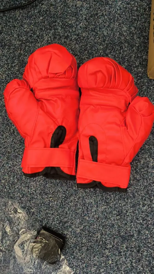 🥊 מכונת אגרוף חכמה למבוגרים וילדים! 🎶 ספורט אגרוף אינטראקטיבי עם מוסיקה, מושלמת לאימון בבית. משפרת תגובה, כושר ואיגרוף – אימון מהנה ומאתגר לכל גיל!