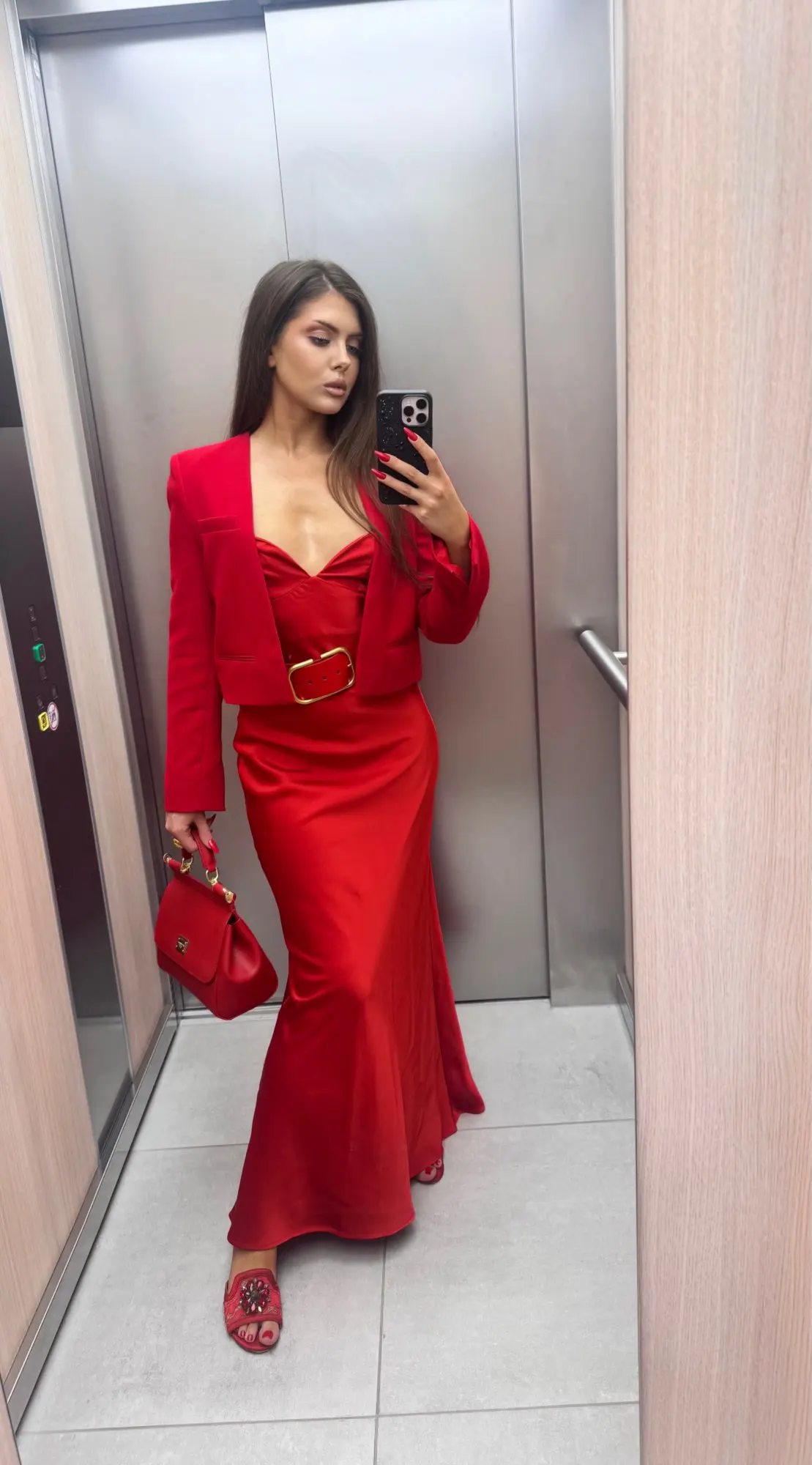 Elegant Red Satin V-Neck Summer Dress for Special Occasions photo review