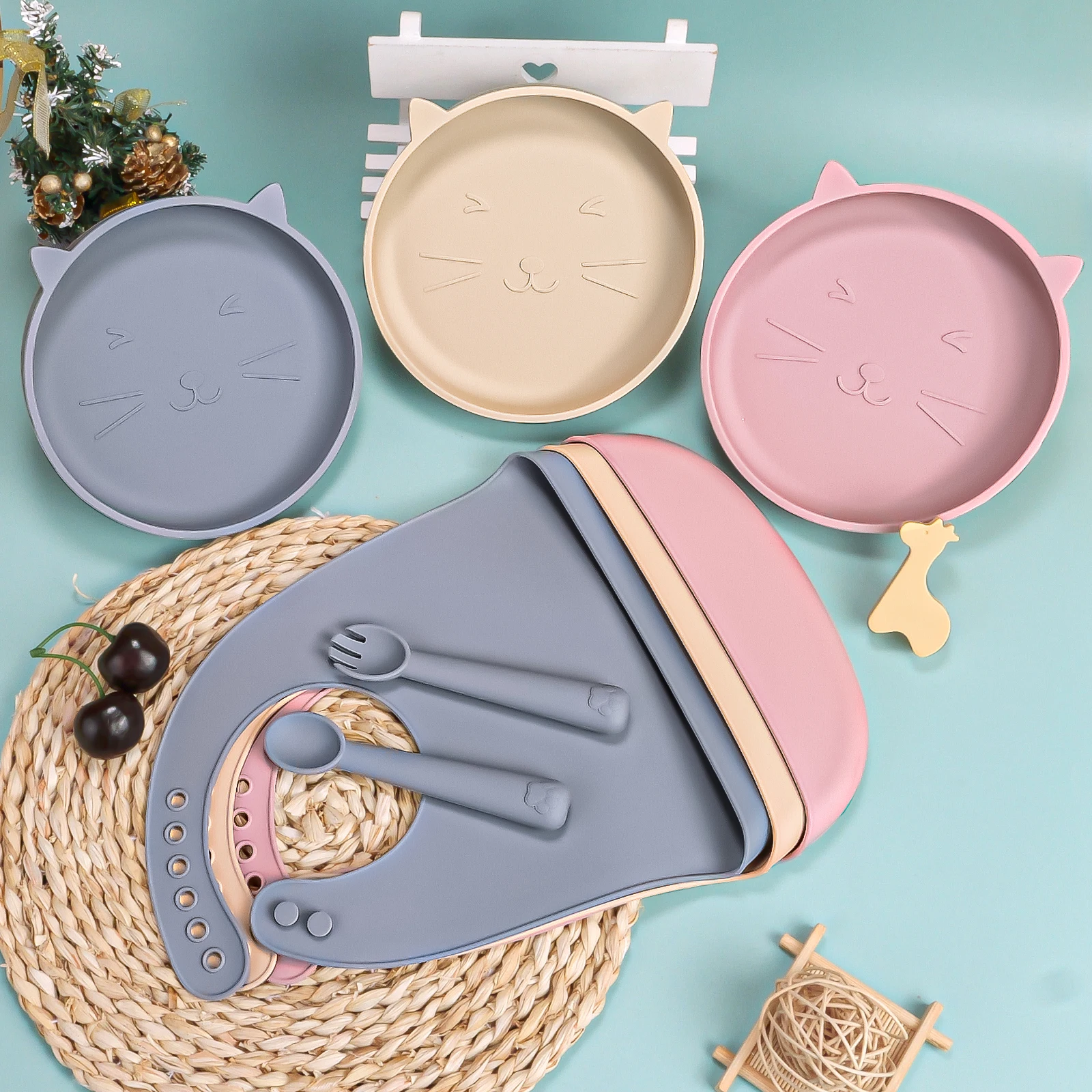 4PC/Set Baby Feeding Set Silicone Shallow Tray Baby Silicone Tableware Toddler Eating Utensil With Suction Cup Silicone Baby Bib 2
