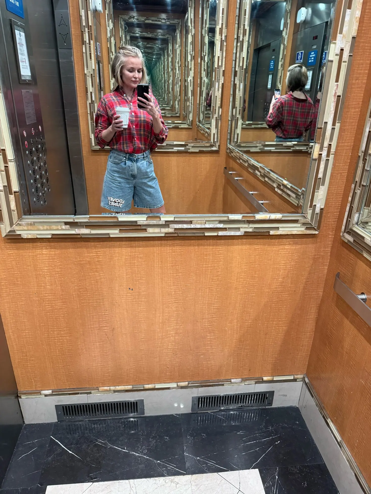 2023 New Fashion Loose Womens Plaid Shirt Fresh College Style Design Blouses And Tops Long Sleeve Casual Female Checked Clothes photo review