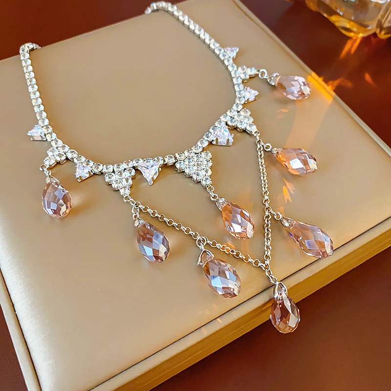 Elegant Jewelry Water Droplet Crystal Pendant Cubic Zirconia Necklace Women Wedding Jewelry Suitable for Giving to Best Friends