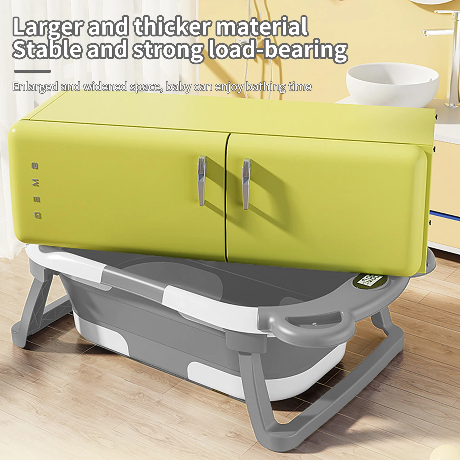 Spacious baby bathtub interior