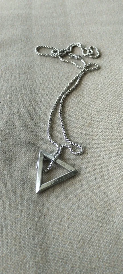 Colar em Aço Inoxidável com Runas – Ancestry photo review