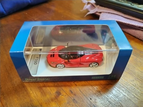 PreSale] Street Buster 1:64 LaFerrar (F150) Red Coupe / Aperta Red