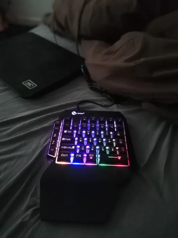35keys One Handedly Single Hand Mini Gaming Keyboard Usb Ultra-slim Wired Backlight Keyboard for Laptop Desktop PC Smartphone photo review