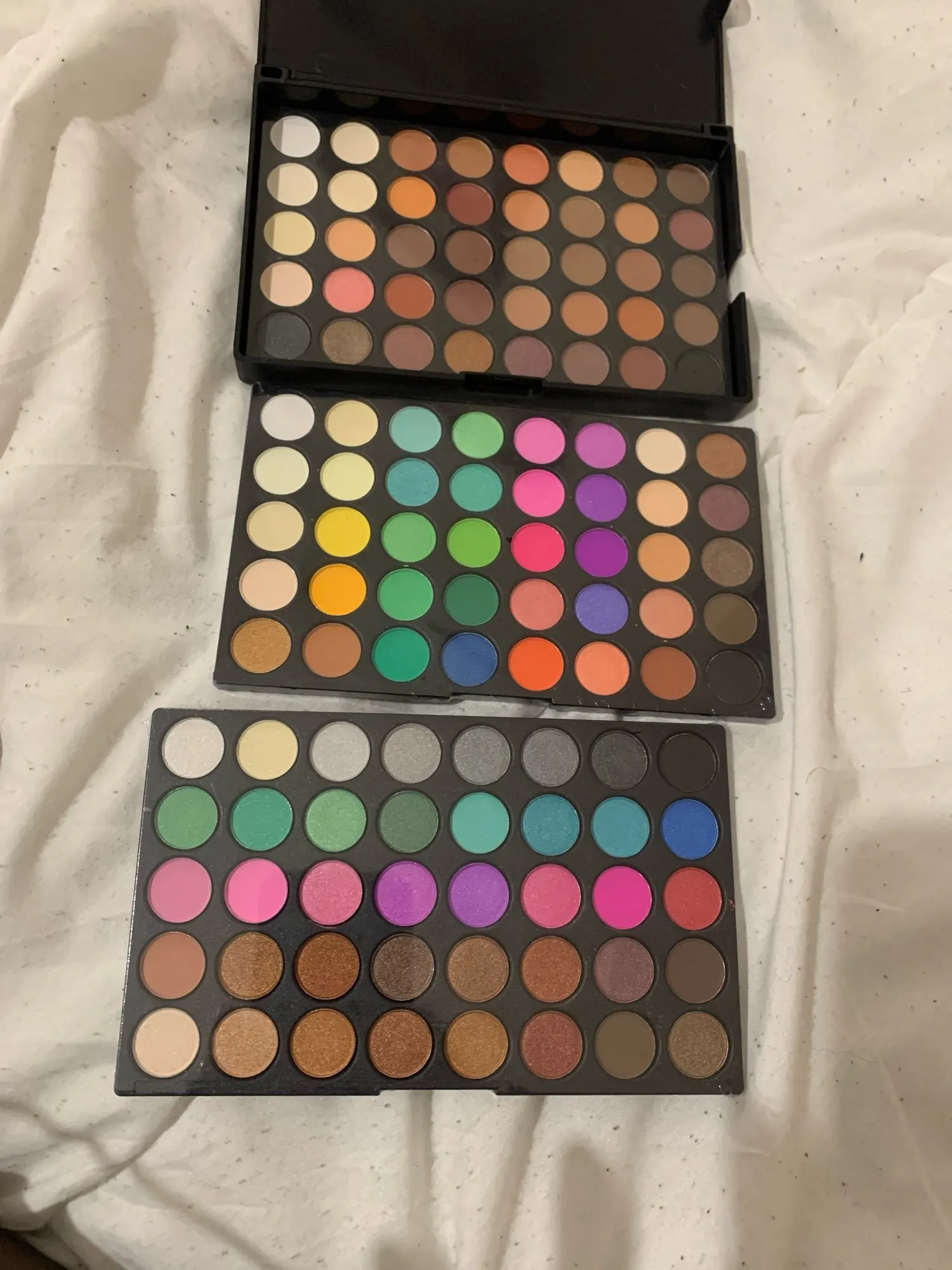 How many eyeshadow palettes is normal (2024) HavF Shopper