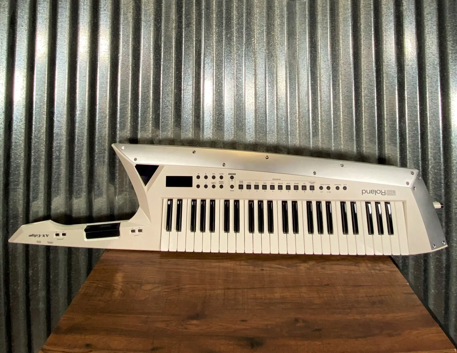 

QUALITY VALUES Roland AX-EDGE 49 Key Keytar Synthesizer White