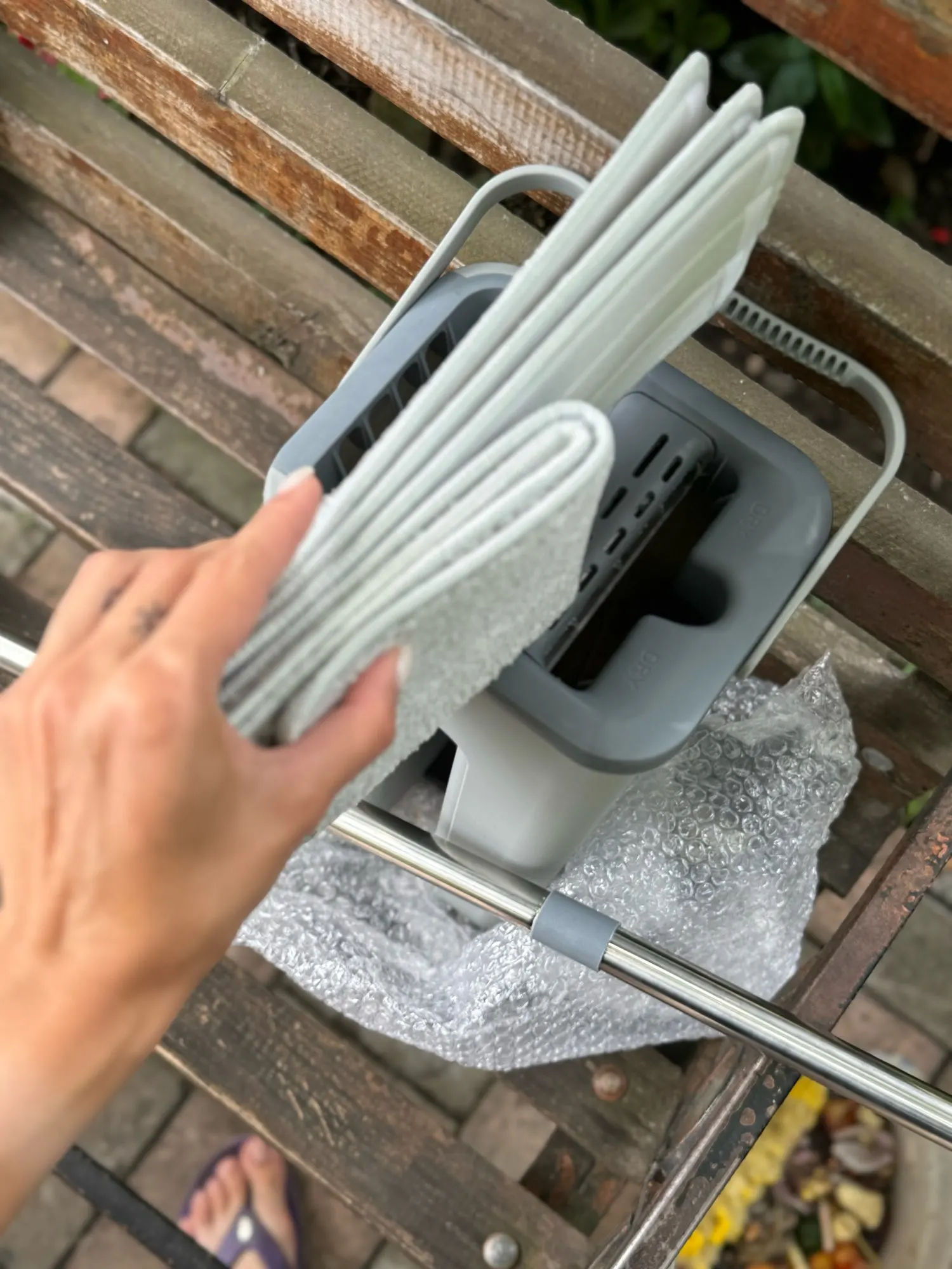 Esfregão Flat Mop IZECLEAN com Balde de 5 Litros e Microfibra de Alta Absorção e Refil Grátis photo review