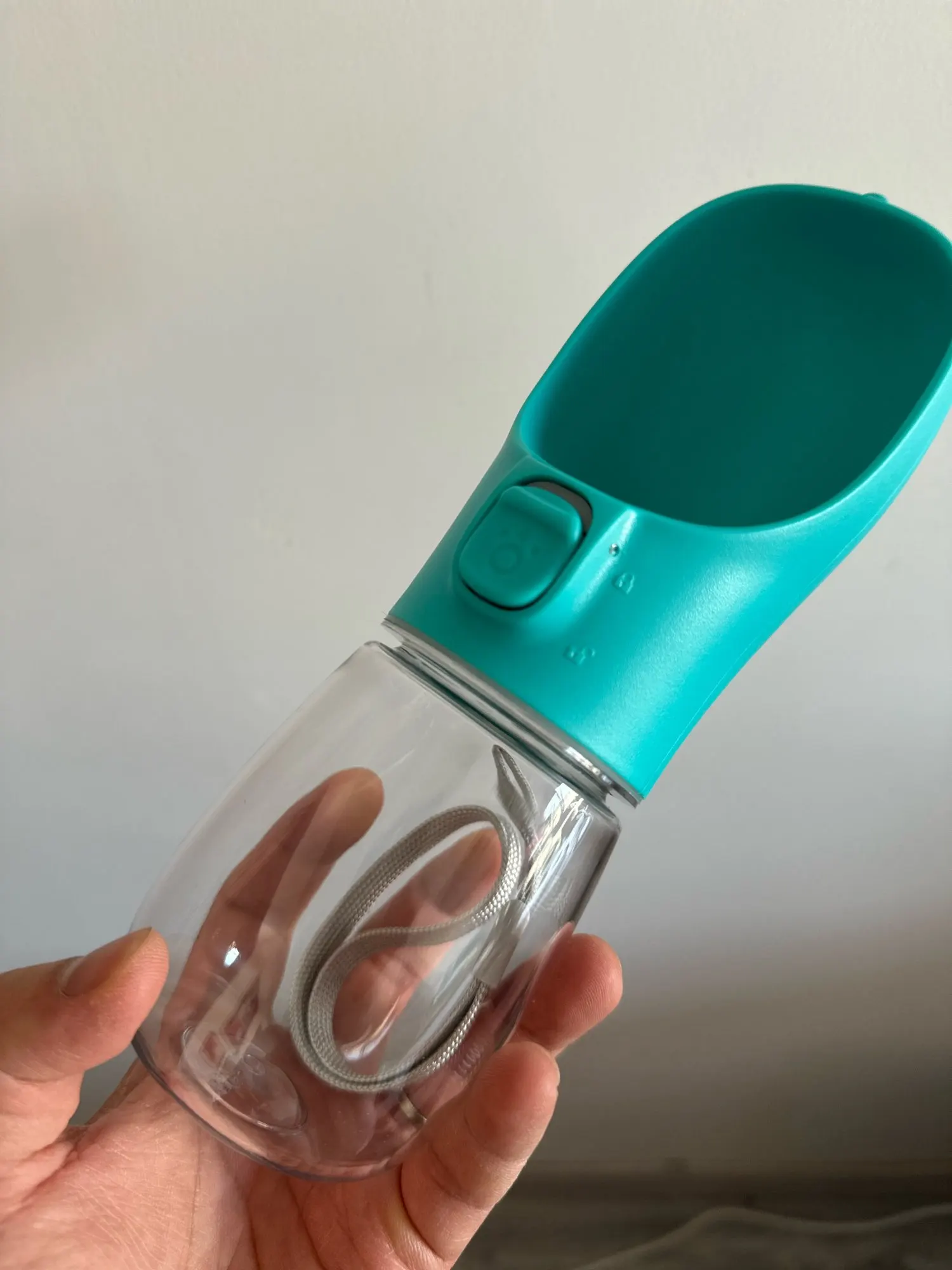 Bouteille d’eau portable pour chien avec bol intégré – Étanche, légère, pour promenade et voyage – Convient aux petits et grands chiens, chats photo review