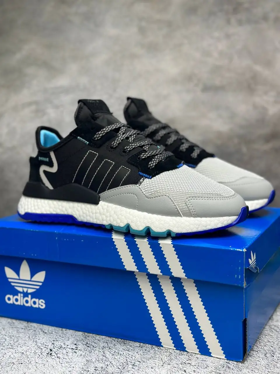 The men's Adidas Nite Jogger sneakers are men's ceds of male