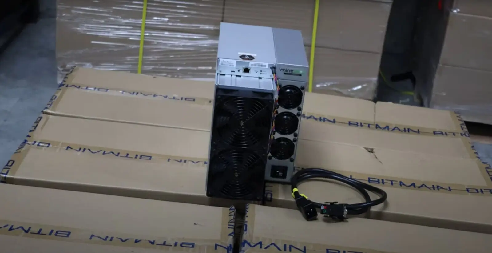 

OO Купите 4 и получите 2 бесплатно Новые Bitmain Antminer KS5 Pro 21Th/s 3150 Вт Kas Miner Kaspa