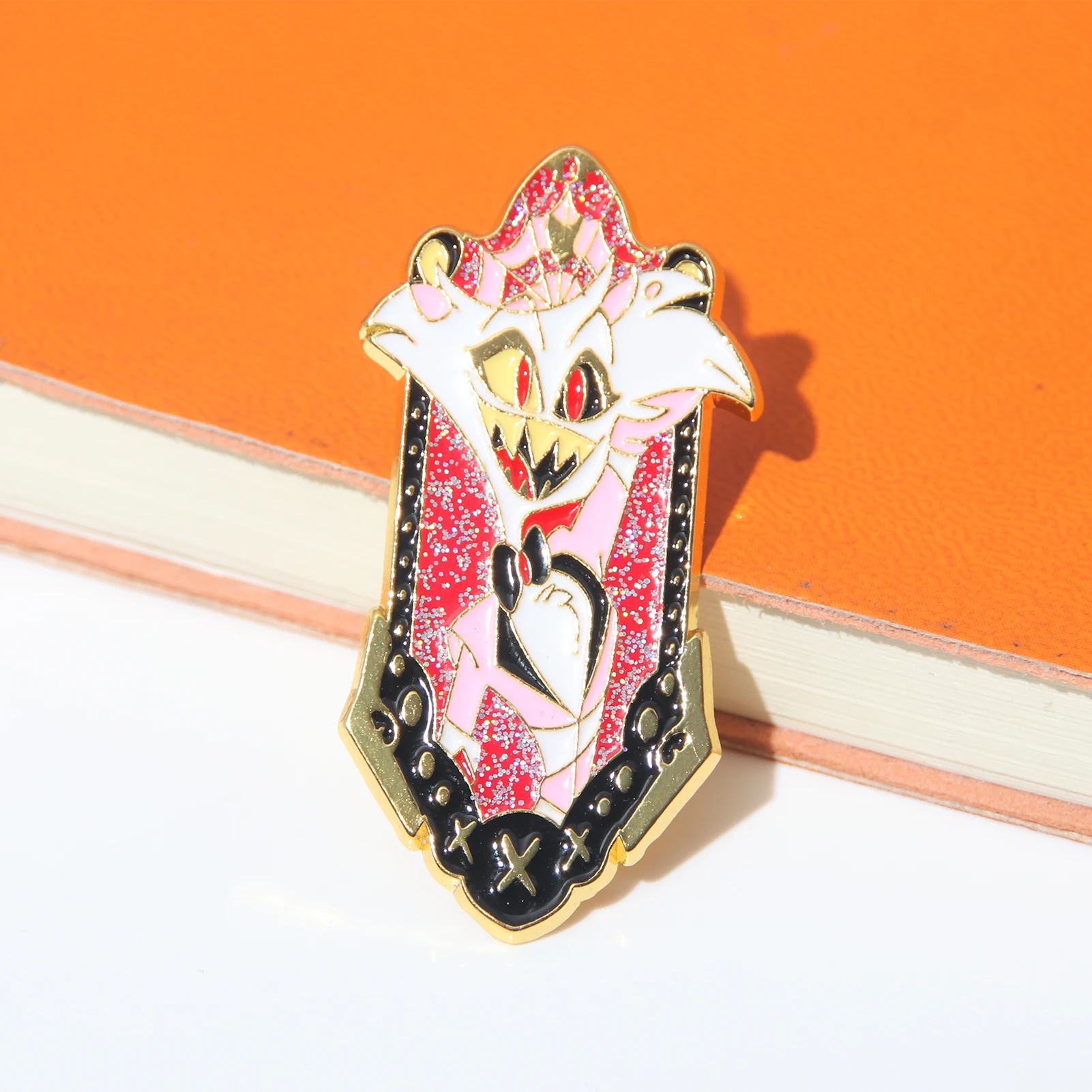 Hazbin & ホテルアニメピン漫画エンジェルダストエナメルバッジ